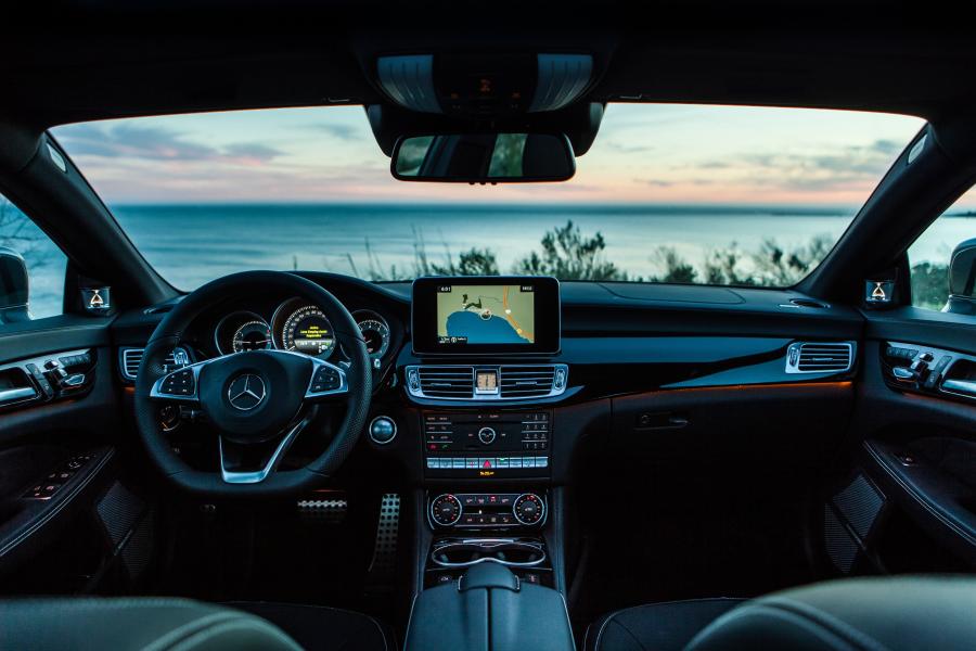 Торпедо Mercedes-Benz CLS550 4Matic AMG Line 2015 года  (NA) (фото 3 из 30)